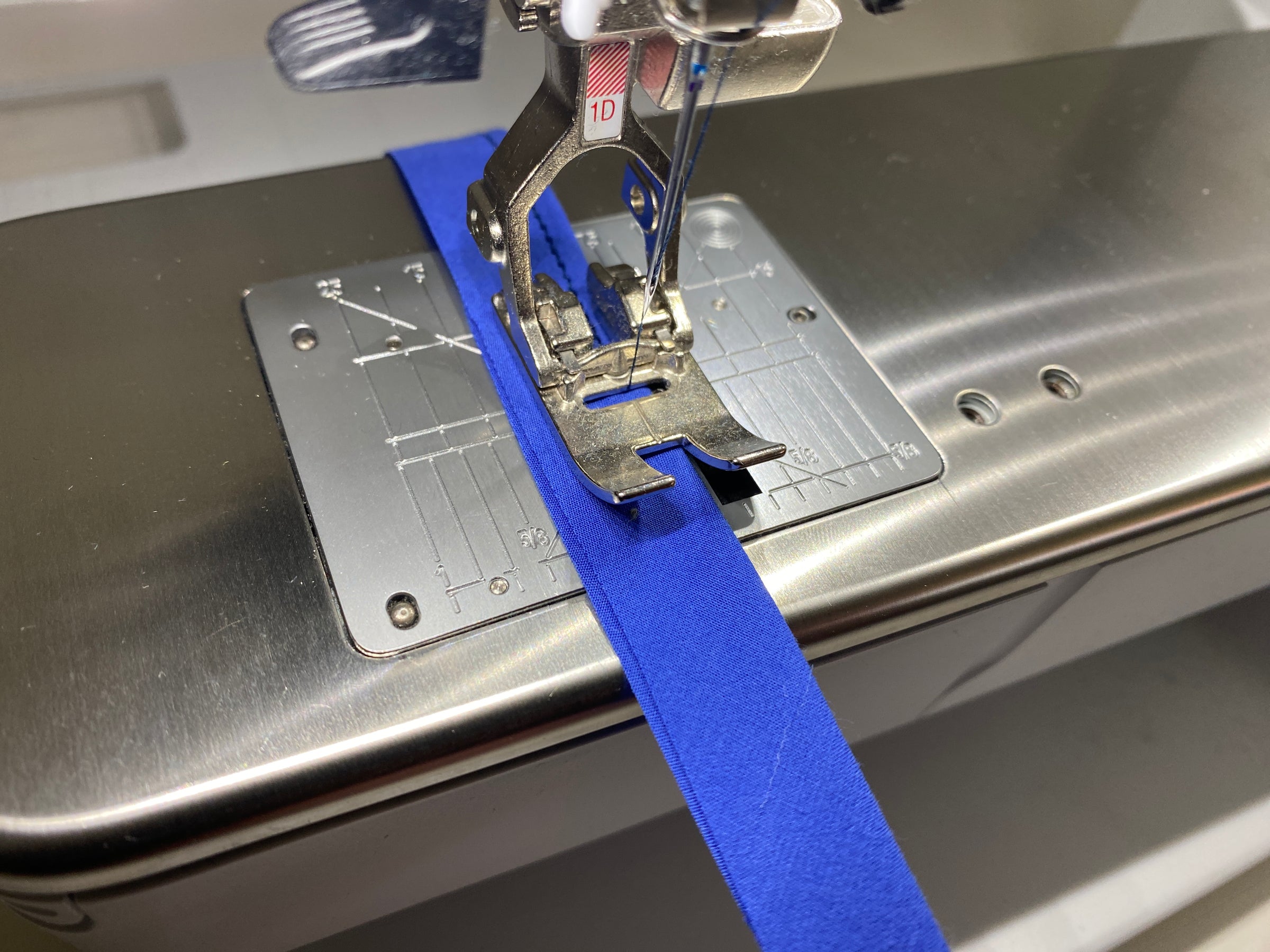How to Turn a Skinny Fabric Tube - 2 Ways